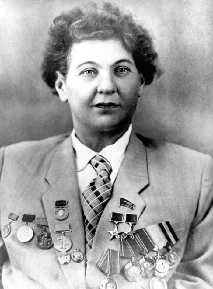 Приз-имени-легендарной-трактористки-Прасковьи-Никитичны-Ангелиной-01