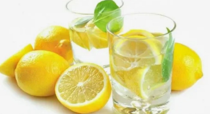 Семь-причин,-по-которым-нужно-пить-воду-с-лимоном-01